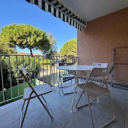 Joli A Quelques Metres Des Plages *