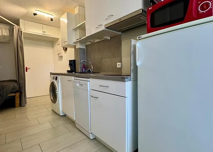 Joli A Quelques Metres Des Plages